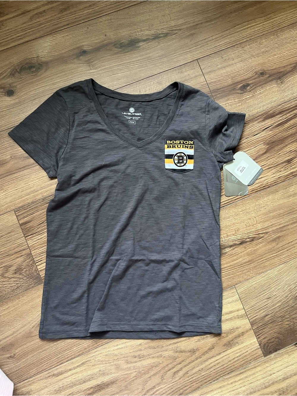 🌟 NWT Levelwear NHL Boston Bruins Heather Gray V-Neck Tee Medium